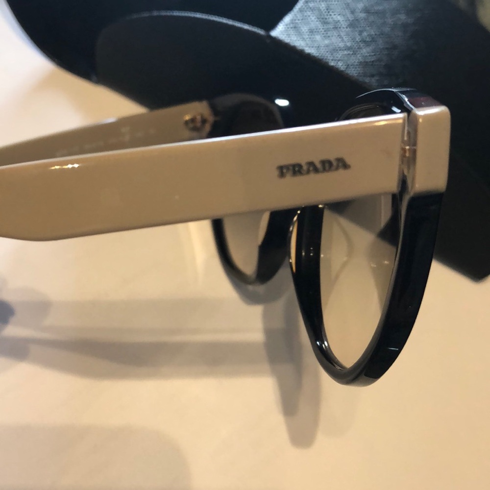 💯AUTH NEW STUNNING PRADA SUNGLASSES 🕶 😎🇮🇹 - Picture 2 of 7